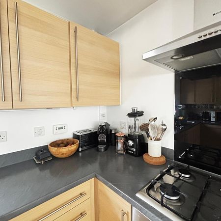 Blunsdon Delux Room With Private Parking, Sleeps 2, Perfect For Cotswold Getaway, Easy A419 Access מראה חיצוני תמונה