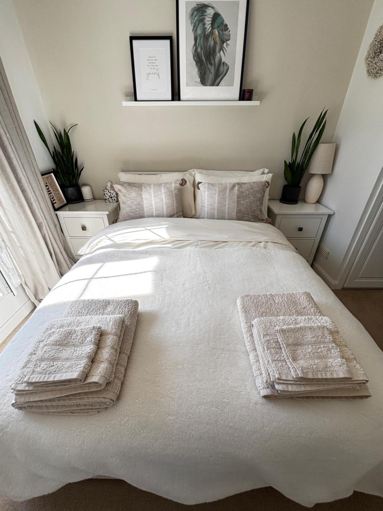 Blunsdon Delux Room With Private Parking, Sleeps 2, Perfect For Cotswold Getaway, Easy A419 Access מראה חיצוני תמונה